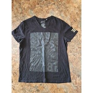 Guess Graphic T Shirt Mens Size Medium Black V Neck Short Sleeve USA NYC LA Logo